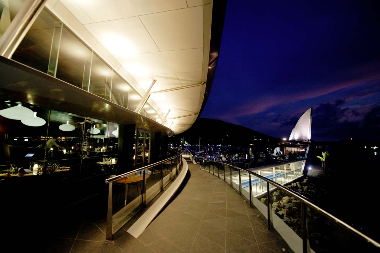 hamilton island yacht club bommie deck